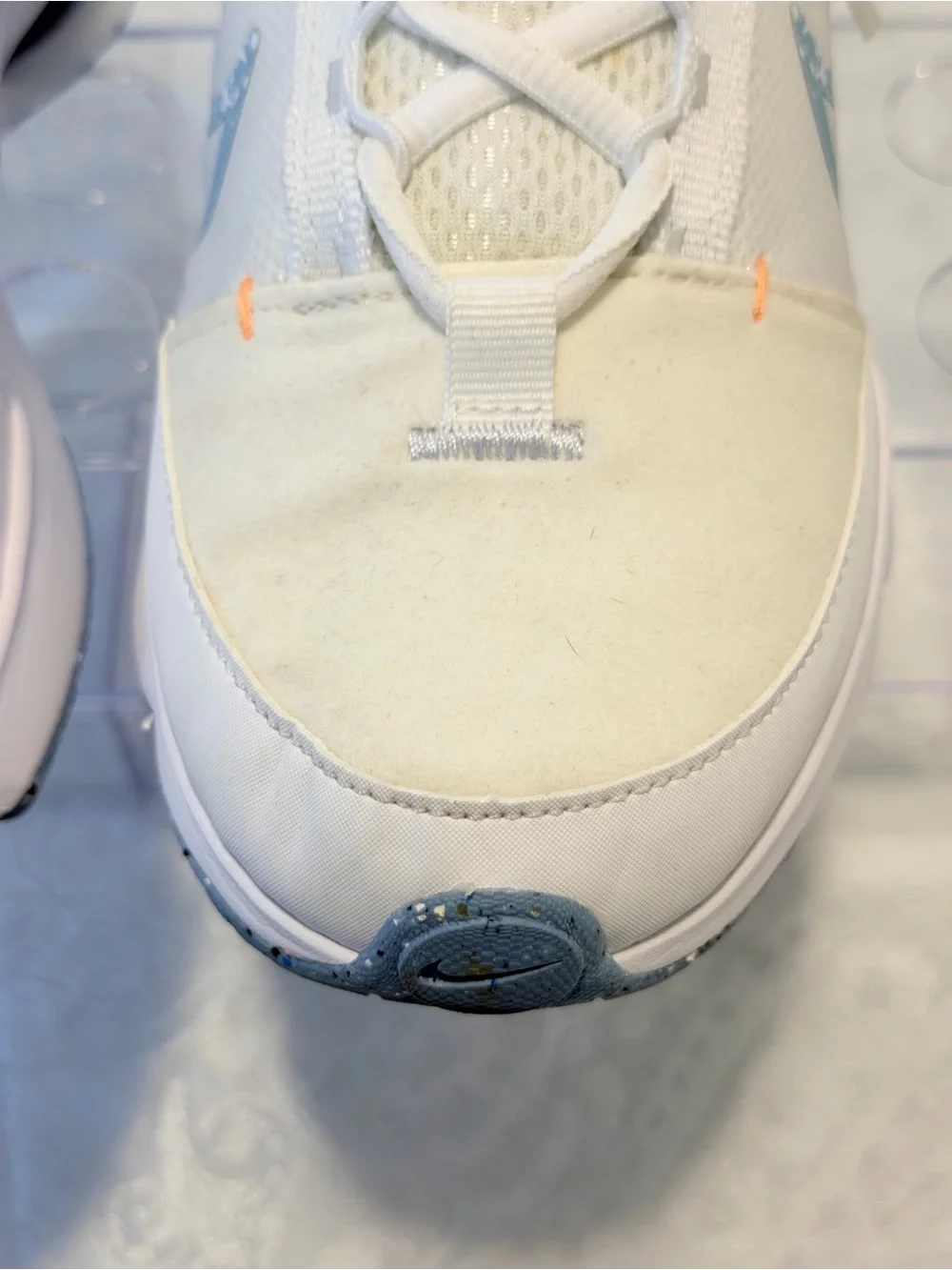 Nike sneakers pale